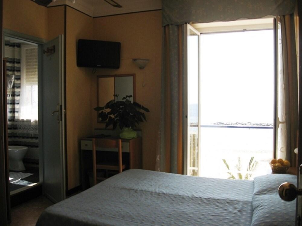 Hotel Svizzera Arma di Taggia Ngoại thất bức ảnh