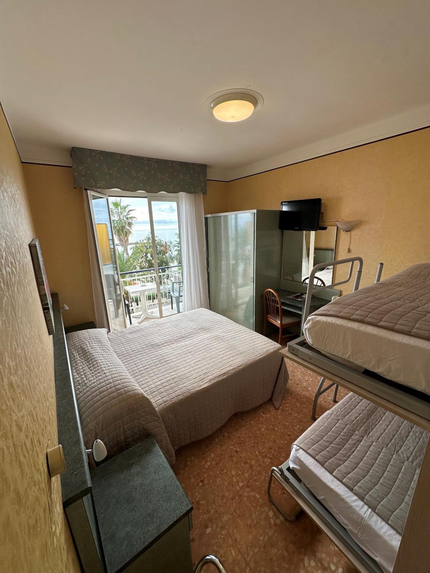 Hotel Svizzera Arma di Taggia Ngoại thất bức ảnh