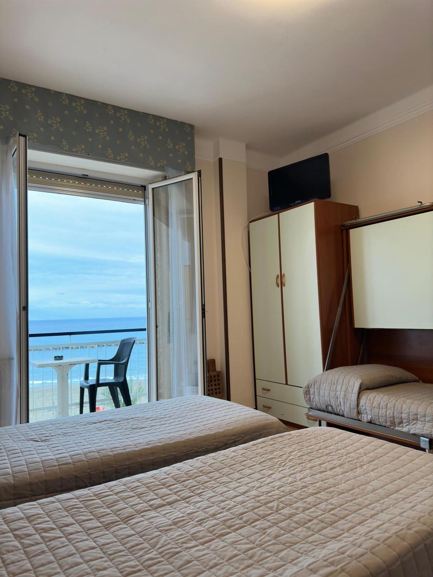 Hotel Svizzera Arma di Taggia Ngoại thất bức ảnh