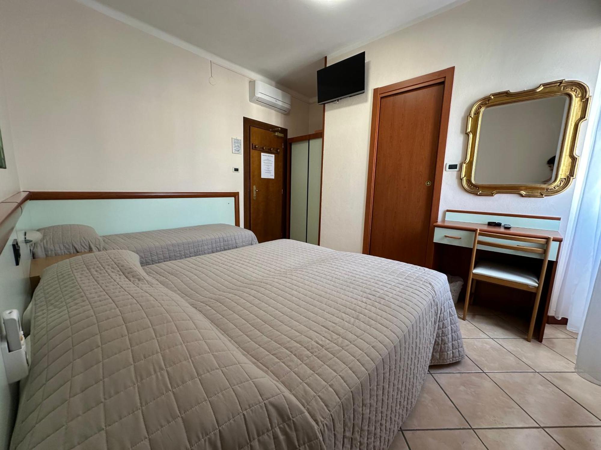 Hotel Svizzera Arma di Taggia Ngoại thất bức ảnh